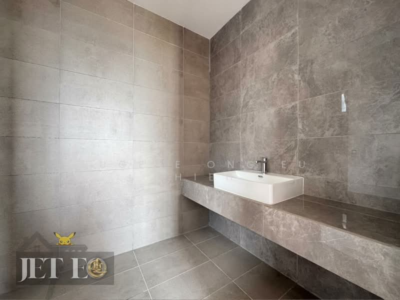 Semi-Detached House for Sale in Telok Panglima Garang (Selangor) - Eugene Ong Eu chieh - Bathroom - PropertyGuru.com.my
