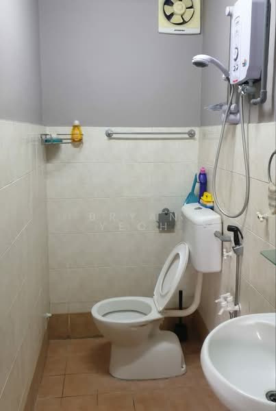 Pangsapuri untuk Dijual di Prima Bayu Apartment - Bryan Yeoh - Bathroom - PropertyGuru.com.my