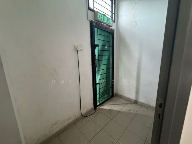 Kilang untuk Disewa di Taman Desa Cemerlang (Ulu Tiram) - Huily Woon - Entrance - PropertyGuru.com.my