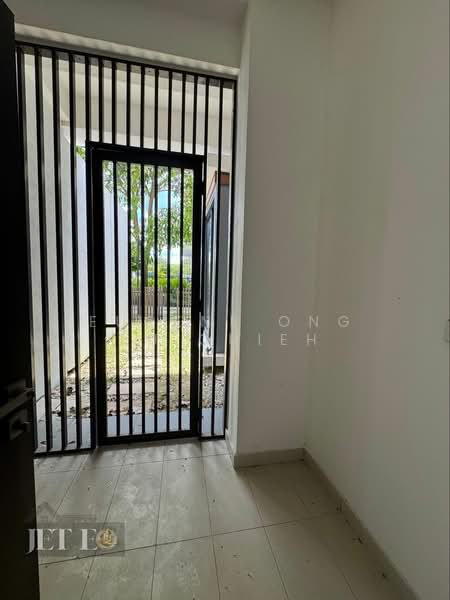 2-storey Terraced House for Sale in Telok Panglima Garang (Selangor) - Eugene Ong Eu chieh - Entrance - PropertyGuru.com.my