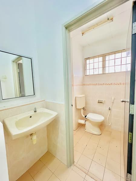 2-storey Terraced House for Sale in Subang Jaya (Selangor) - Adibah Salim - Bathroom - PropertyGuru.com.my