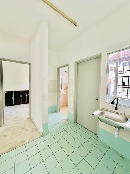 2-storey Terraced House for Sale in Subang Jaya (Selangor) - Adibah Salim - Kitchen - PropertyGuru.com.my