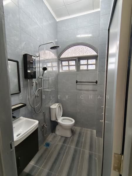 Rumah Berkembar untuk Dijual di Bandar Tun Hussein Onn (Cheras) - Shirley Chan - Bathroom - PropertyGuru.com.my