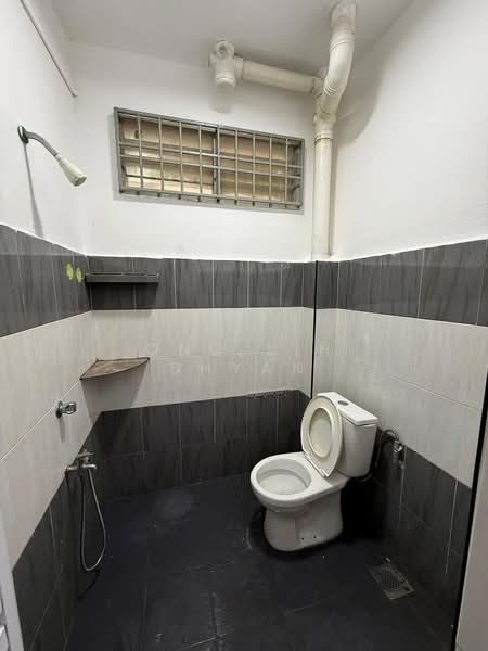 2-storey Terraced House for Sale in Taman Sri Saujana (Kota Tinggi) - Ong Lih Shyan - Bathroom - PropertyGuru.com.my