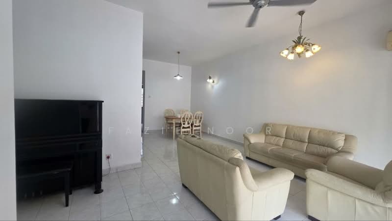 Rumah Teres 2 Tingkat untuk Dijual di Taman Bukit Subang (Shah Alam) - Fazie Noor - Living Room - PropertyGuru.com.my