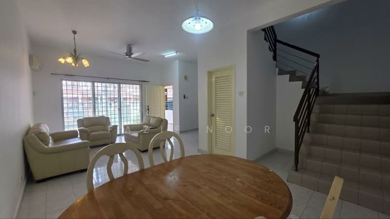 Rumah Teres 2 Tingkat untuk Dijual di Taman Bukit Subang (Shah Alam) - Fazie Noor - Living Room - PropertyGuru.com.my