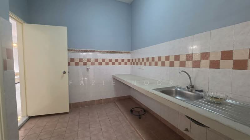 Rumah Teres 2 Tingkat untuk Dijual di Taman Bukit Subang (Shah Alam) - Fazie Noor - Kitchen - PropertyGuru.com.my