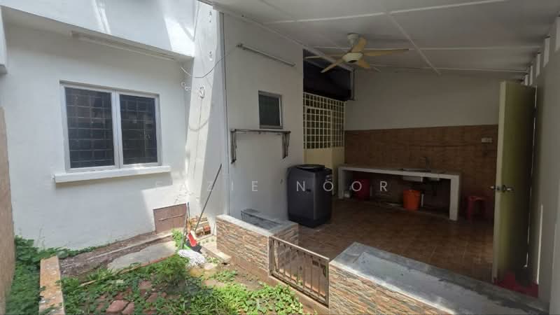 Rumah Teres 2 Tingkat untuk Dijual di Taman Bukit Subang (Shah Alam) - Fazie Noor - Exterior - PropertyGuru.com.my