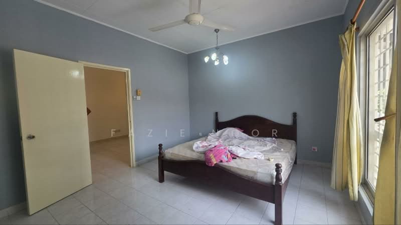 Rumah Teres 2 Tingkat untuk Dijual di Taman Bukit Subang (Shah Alam) - Fazie Noor - Bedroom - PropertyGuru.com.my