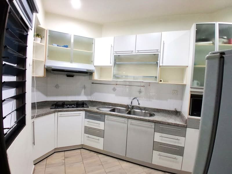 Kondominium untuk Disewa di Marina Tower (Ratu Mutiara) - Edwin Ewe - Kitchen - PropertyGuru.com.my