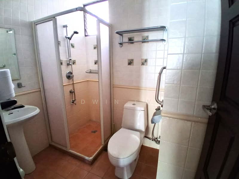 Kondominium untuk Disewa di Marina Tower (Ratu Mutiara) - Edwin Ewe - Bathroom - PropertyGuru.com.my
