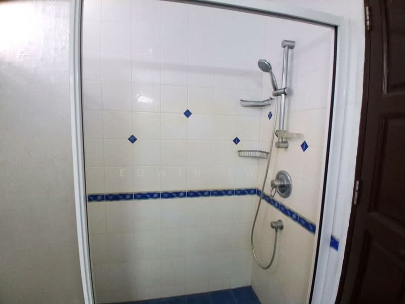 Kondominium untuk Disewa di Marina Tower (Ratu Mutiara) - Edwin Ewe - Bathroom - PropertyGuru.com.my