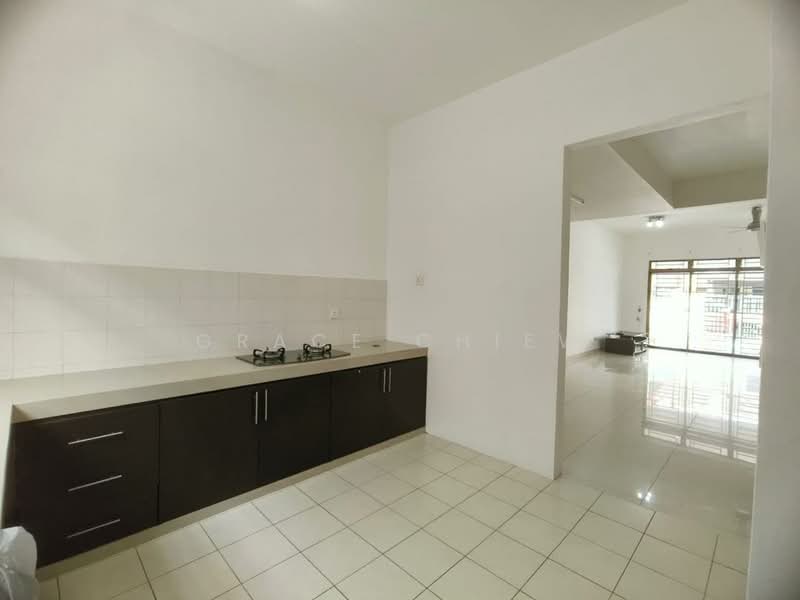 Rumah Teres 2 Tingkat untuk Disewa di Taman Mount Austin (Tebrau) - Grace Chiew - Kitchen - PropertyGuru.com.my