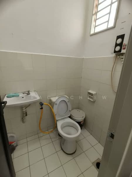 Rumah Teres 2 Tingkat untuk Disewa di Taman Mount Austin (Tebrau) - Grace Chiew - Bathroom - PropertyGuru.com.my