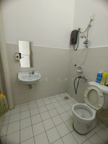 Rumah Teres 2 Tingkat untuk Disewa di Taman Mount Austin (Tebrau) - Grace Chiew - Bathroom - PropertyGuru.com.my