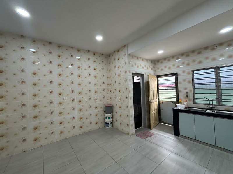 Semi-Detached House for Sale in Taman Dasa (Kulai) - Vincent Ho - Kitchen - PropertyGuru.com.my