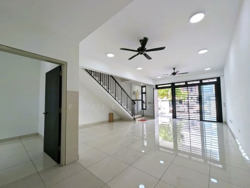 2-storey Terraced House for Sale in Shah Alam (Selangor) - Fazie Noor - Living Room - PropertyGuru.com.my