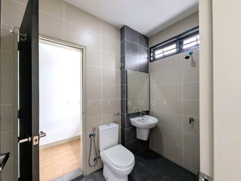 2-storey Terraced House for Sale in Shah Alam (Selangor) - Fazie Noor - Bathroom - PropertyGuru.com.my