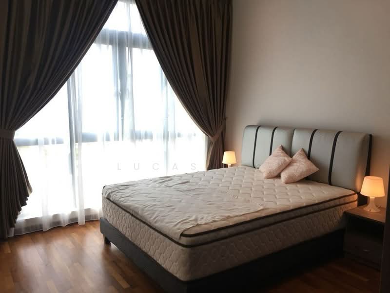 Servis Apartment untuk Disewa di Crescent Bay Suites (Teluk Bayu) - Lucas Lee - Bedroom - PropertyGuru.com.my