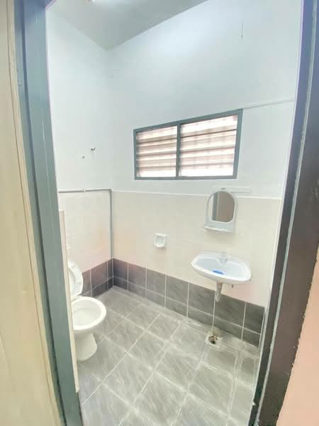 Rumah Teres 2.5 Tingkat untuk Dijual di Taman Pengkalan Barat Mewah (Ipoh) - Qazin Khoo - Bathroom - PropertyGuru.com.my