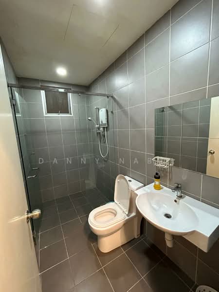 Servis Apartment untuk Disewa di Savanna Executive Suite @ Southville City - Danny Nabil - Bathroom - PropertyGuru.com.my