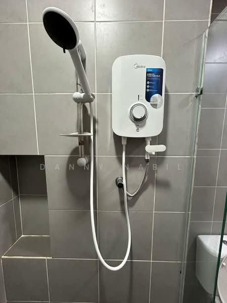 Servis Apartment untuk Disewa di Savanna Executive Suite @ Southville City - Danny Nabil - Bathroom - PropertyGuru.com.my