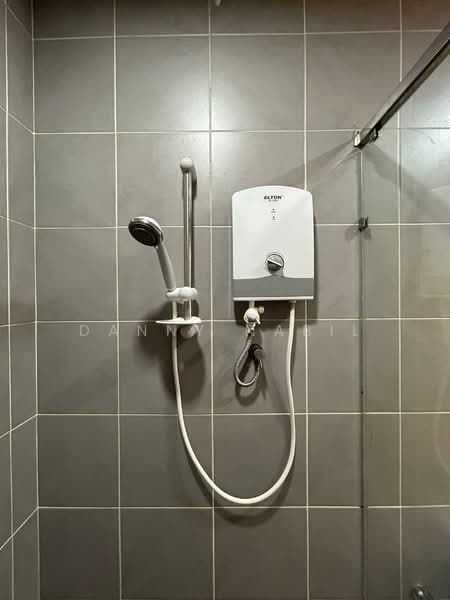Servis Apartment untuk Disewa di Savanna Executive Suite @ Southville City - Danny Nabil - Bathroom - PropertyGuru.com.my