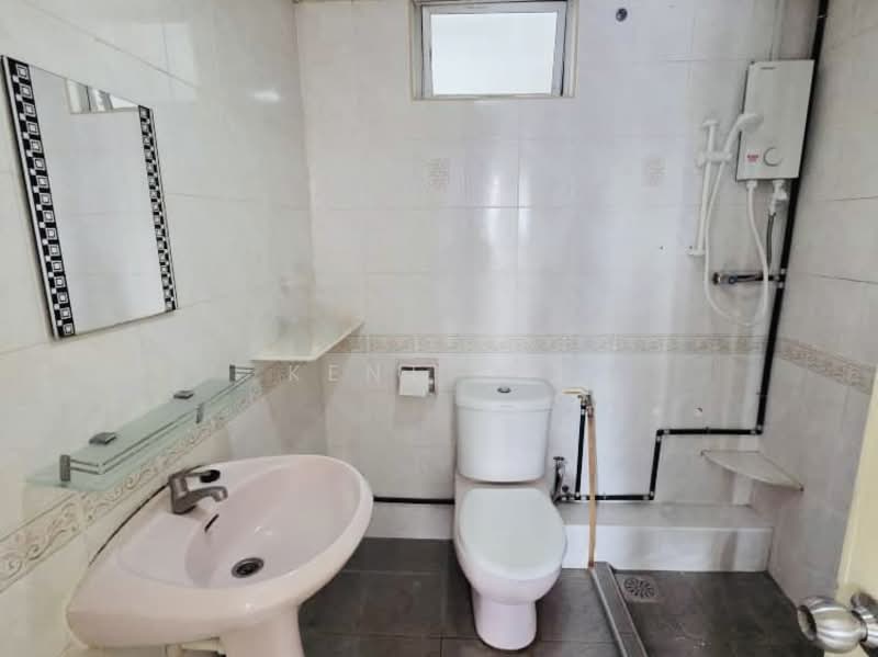 Kondominium untuk Dijual di Villa Emas - Kent Lai - Bathroom - PropertyGuru.com.my