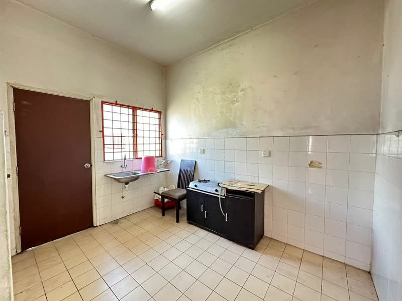 Rumah Teres 2 Tingkat untuk Dijual di Taman Equine (Seri Kembangan) - Joan Lee - Kitchen - PropertyGuru.com.my