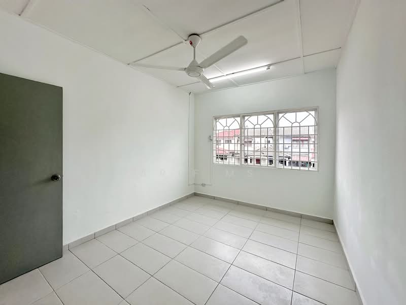 Rumah Teres untuk Dijual di Bandar Country Homes (Rawang) - Arif MS - PropertyGuru.com.my
