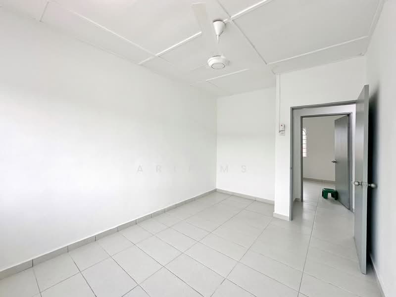 Rumah Teres untuk Dijual di Bandar Country Homes (Rawang) - Arif MS - PropertyGuru.com.my