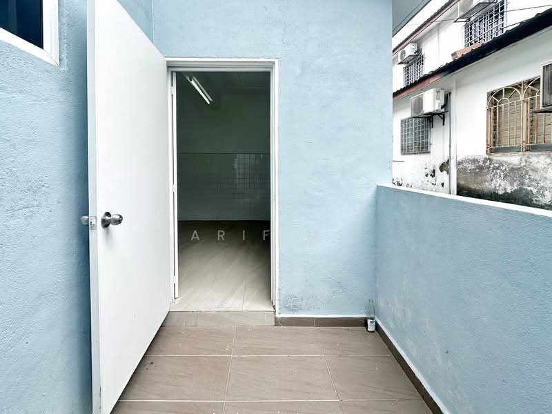 Rumah Teres untuk Dijual di Bandar Country Homes (Rawang) - Arif MS - PropertyGuru.com.my