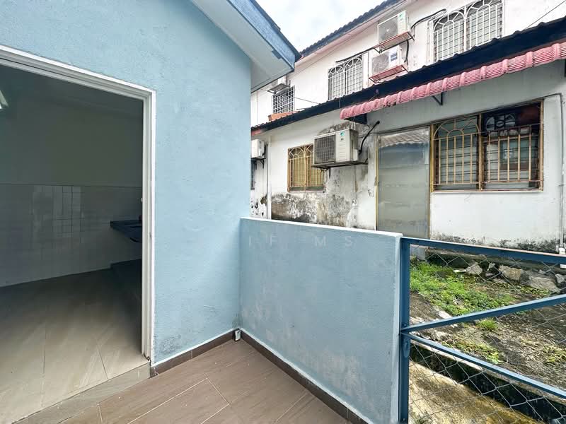 Rumah Teres untuk Dijual di Bandar Country Homes (Rawang) - Arif MS - PropertyGuru.com.my