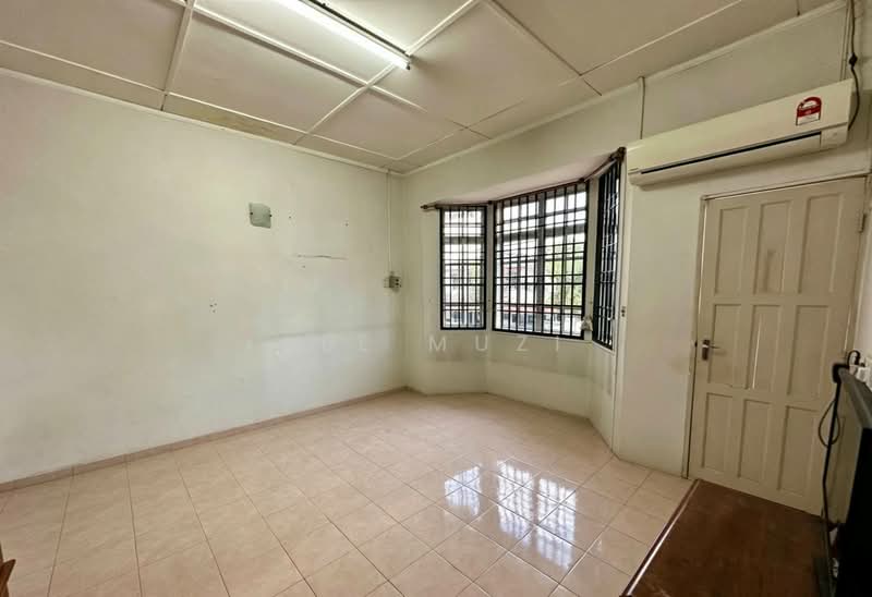 Rumah Teres 2 Tingkat untuk Dijual di Bercham (Ipoh) - Lee Muzi - Living Room - PropertyGuru.com.my