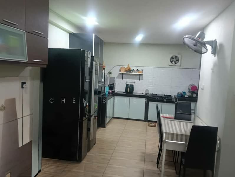 2-storey Terraced House for Sale in Bandar Putra (Kulai) - Chen Shieh Yu - Kitchen - PropertyGuru.com.my