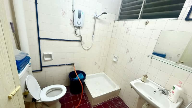 Pangsapuri untuk Disewa di Midlands Court - Edwin Ewe - Bathroom - PropertyGuru.com.my