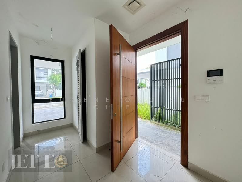 Semi-Detached House for Sale in Telok Panglima Garang (Selangor) - Eugene Ong Eu chieh - Entrance - PropertyGuru.com.my