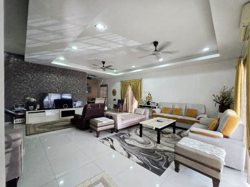 Rumah Berkembar untuk Dijual di Taman Saujana Emas (Kajang) - Noraini Dahan - Living Room - PropertyGuru.com.my