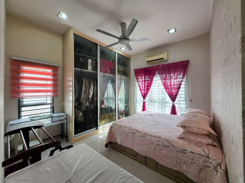 Rumah Berkembar untuk Dijual di Taman Saujana Emas (Kajang) - Noraini Dahan - Bedroom - PropertyGuru.com.my