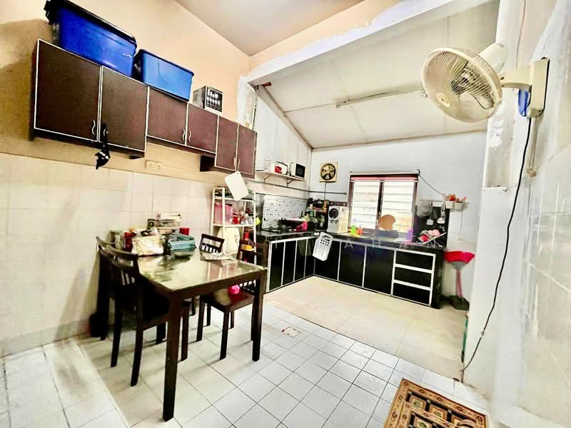 Rumah Teres 2 Tingkat untuk Dijual di Taman Bukit Permai (Cheras) - Noraini Dahan - Kitchen - PropertyGuru.com.my