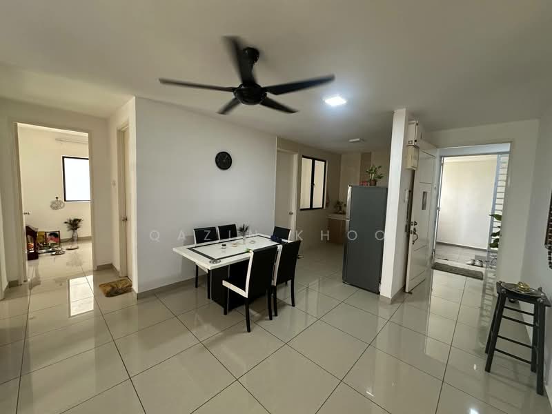 Kondominium untuk Dijual di Upper East @ Tiger Lane - Qazin Khoo - Living Room - PropertyGuru.com.my