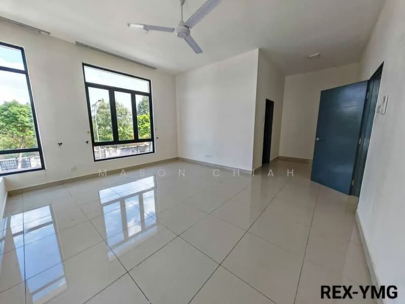 Rumah Berkembar untuk Dijual di Canary Garden (Klang) - Mason Chiah - Living Room - PropertyGuru.com.my
