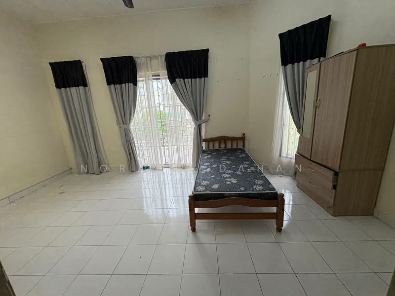 Rumah Teres 2 Tingkat untuk Dijual di Taman Ixora (Sepang) - Noraini Dahan - Bedroom - PropertyGuru.com.my