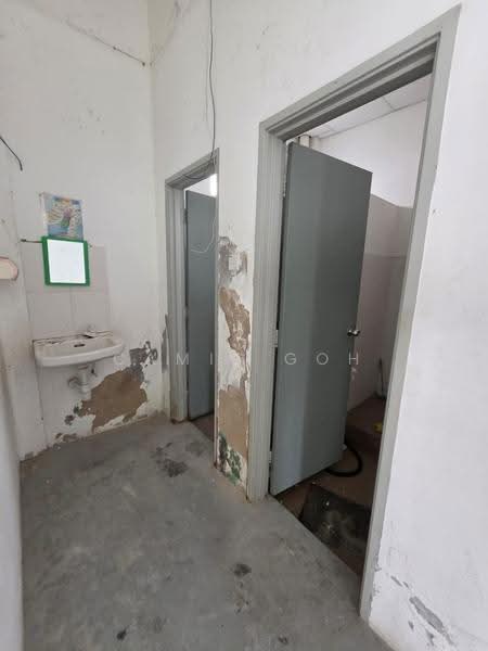 Semi-D Factory for Rent in Taman Teknologi Cheng (Cheng) - Camie Goh - Bathroom - PropertyGuru.com.my
