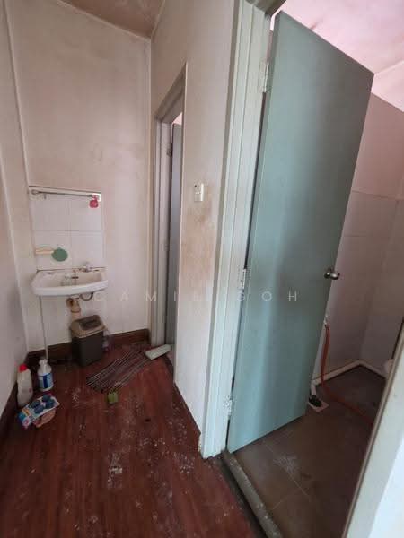 Semi-D Factory for Rent in Taman Teknologi Cheng (Cheng) - Camie Goh - Bathroom - PropertyGuru.com.my