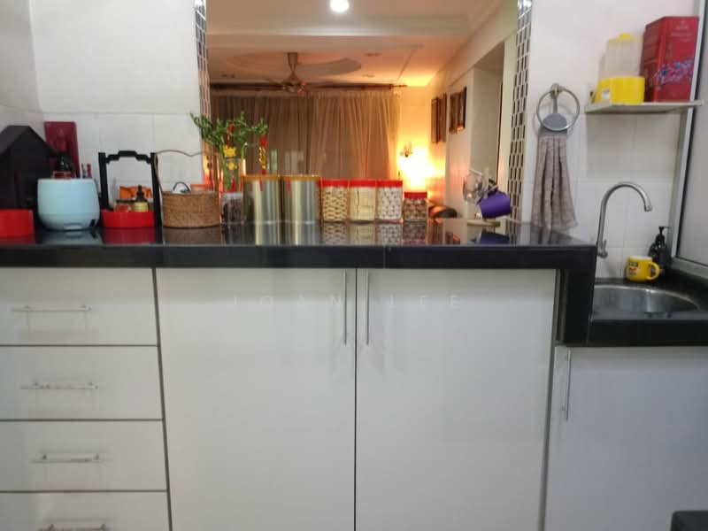 Servis Apartment untuk Dijual di D'Alamanda - Joan Lee - Kitchen - PropertyGuru.com.my