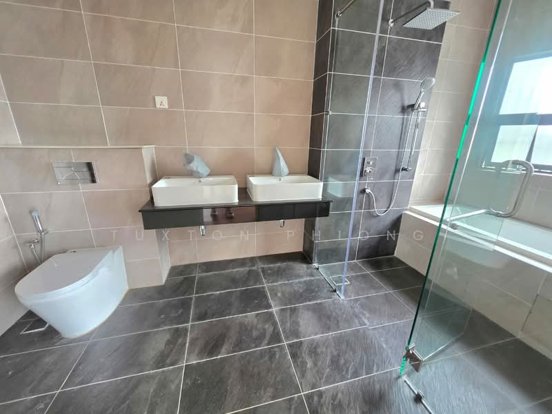 Semi-Detached House for Sale in Taman Sutera Utama (Skudai) - Tuxton Phiong - Bathroom - PropertyGuru.com.my