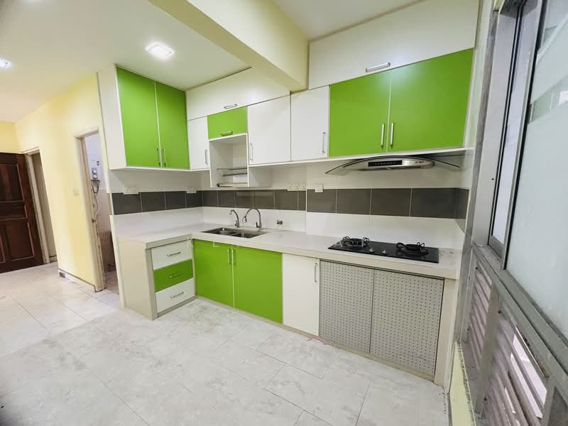 Pangsapuri untuk Dijual di Relau Vista Apartment - Kent Lai - Kitchen - PropertyGuru.com.my