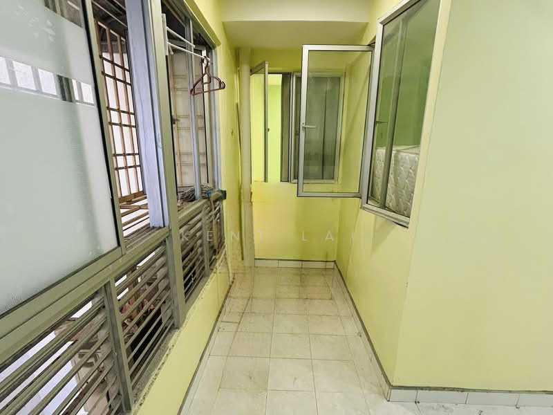 Pangsapuri untuk Dijual di Relau Vista Apartment - Kent Lai - Balcony - PropertyGuru.com.my