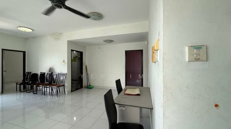 Kondominium untuk Disewa di Cyberia Crescent 1 - Yen Lim - Living Room - PropertyGuru.com.my